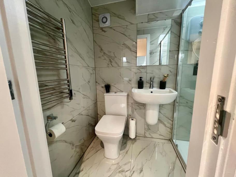 New 2 Bed Preston City Centre Flat - Sleeps 4 Bagian luar foto